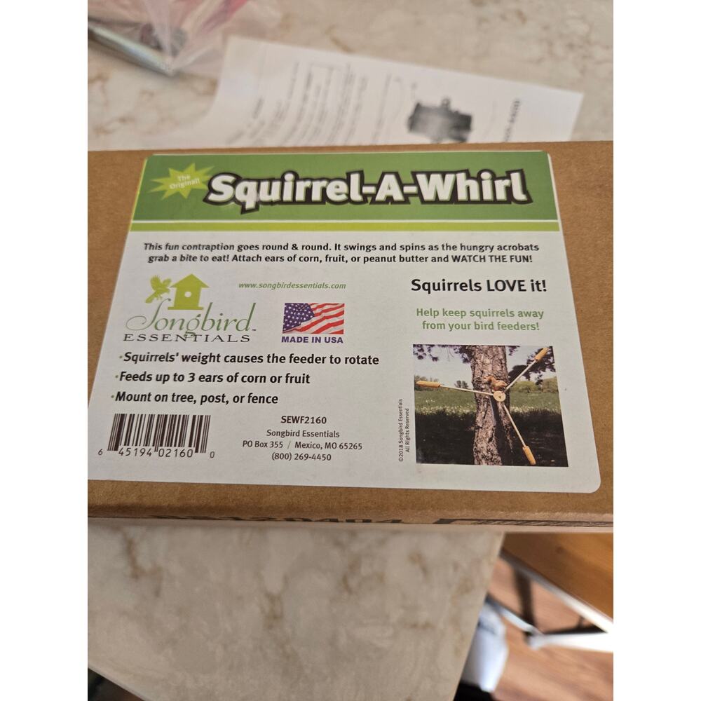New Squirrel A Whirl Corn Cob Feeder Songbird Essentials USA Wildlife Feeder